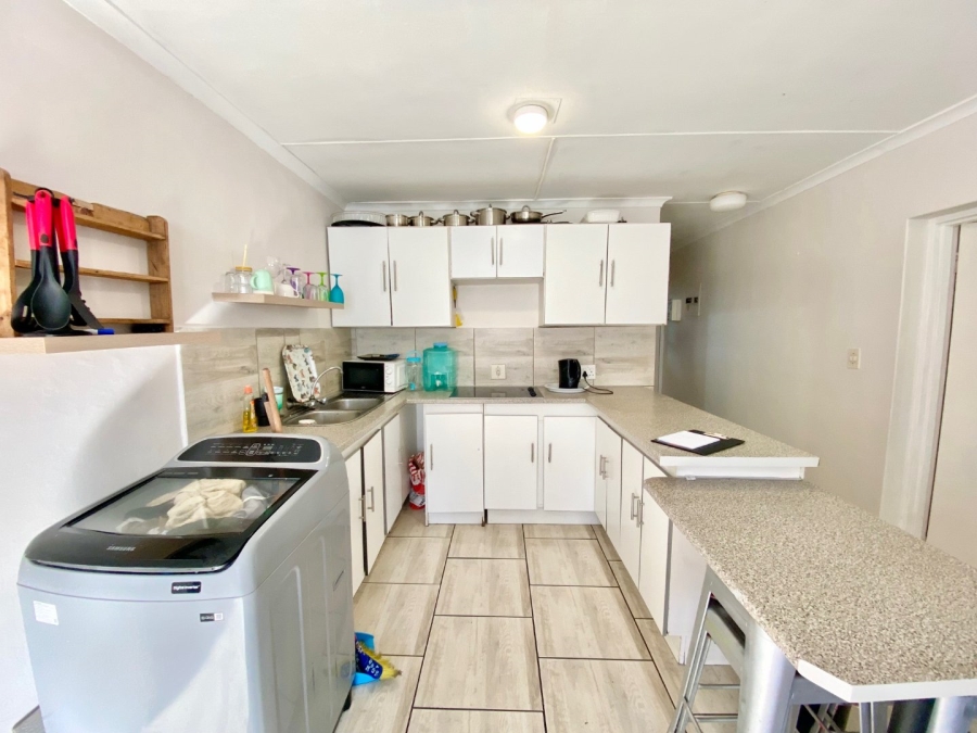 2 Bedroom Property for Sale in Middedorp Western Cape